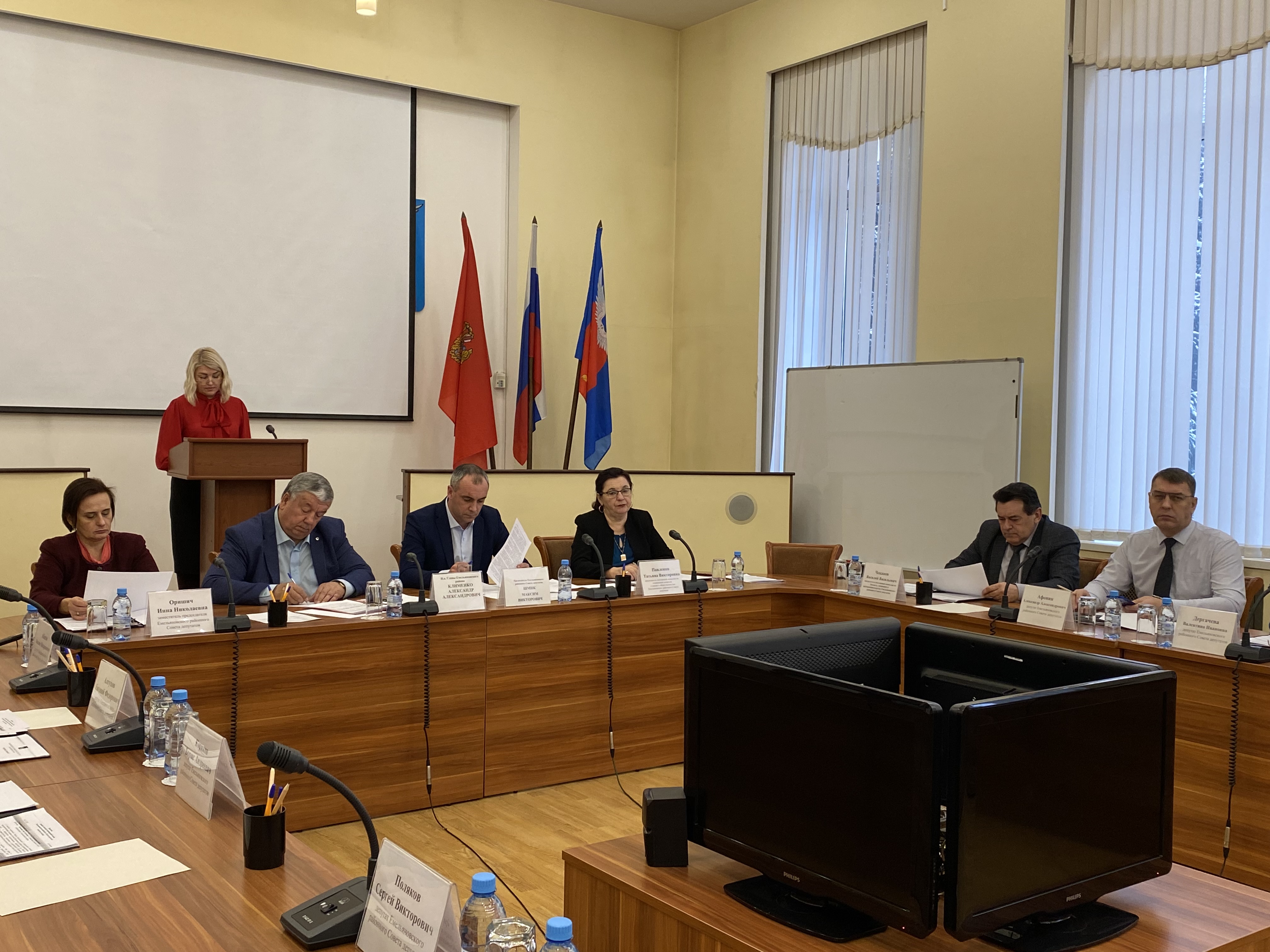 Пленарное  заседание тридцать восьмой  очередной сессии Емельяновского районного Совета депутатов шестого созыва.