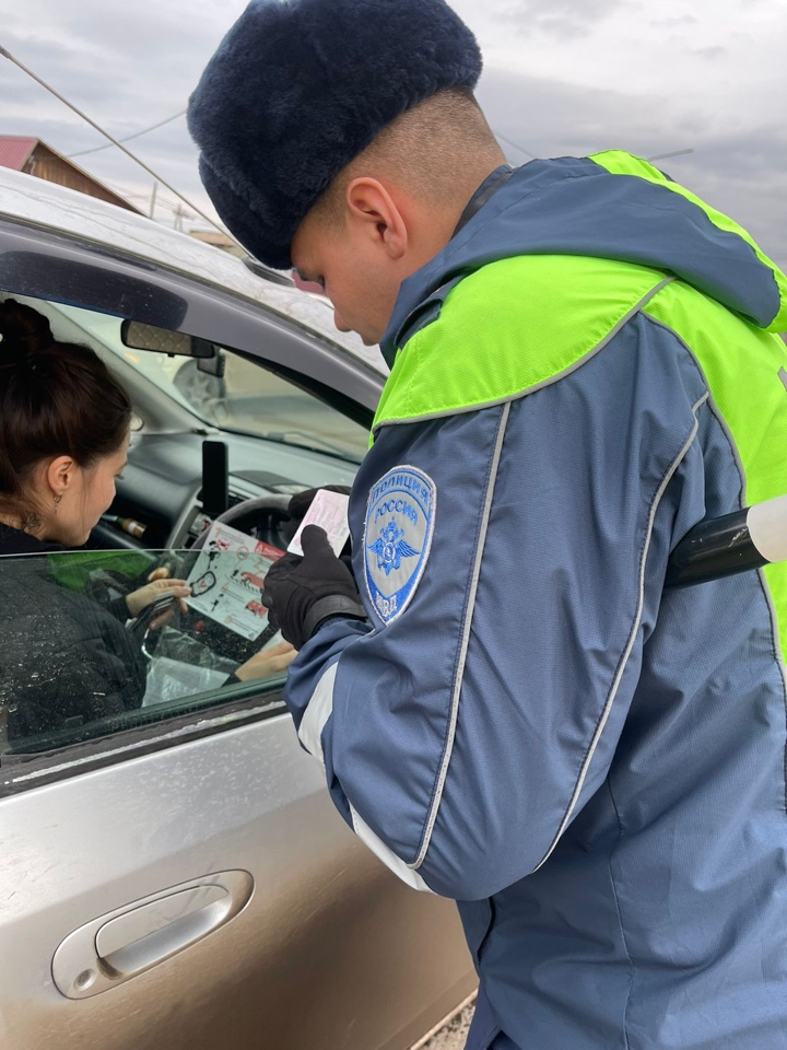 Емельяновские автоинспекторы призвали водителей к безопасному вождению.