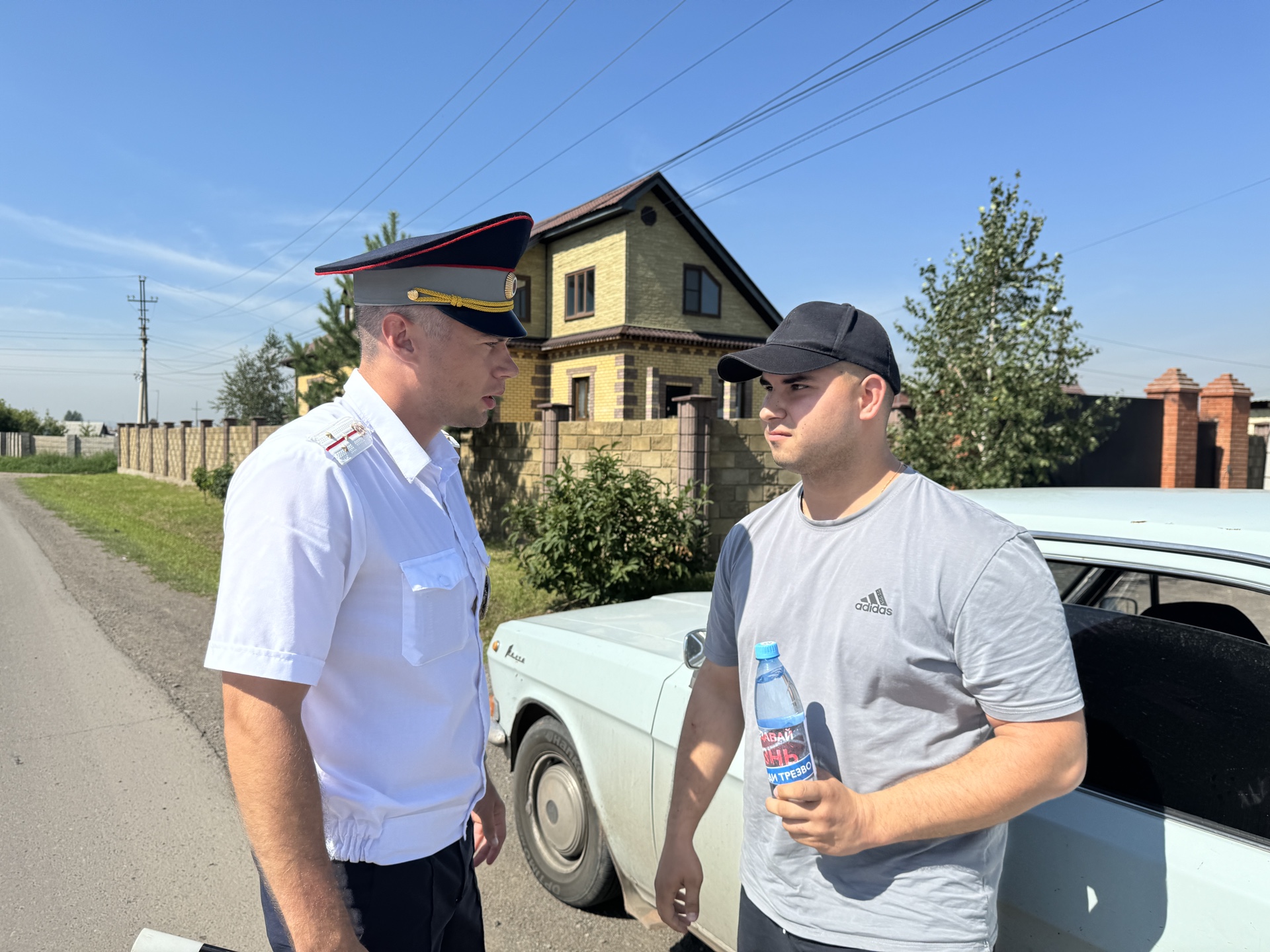 В Емельяновском районе госавтоинспекторы провели акцию «За рулем с H2O».