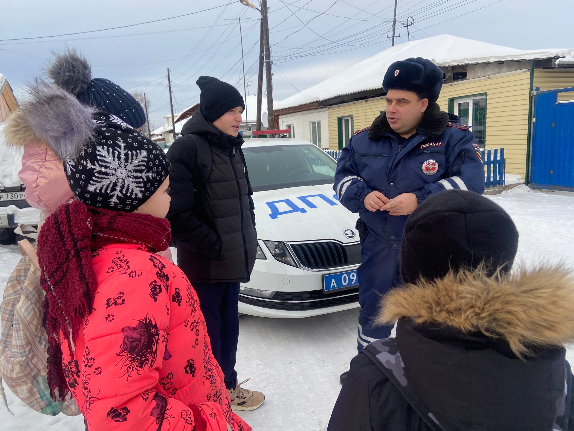 Емельяновские автоинспекторы напомнили школьникам об опасности зимних забав.