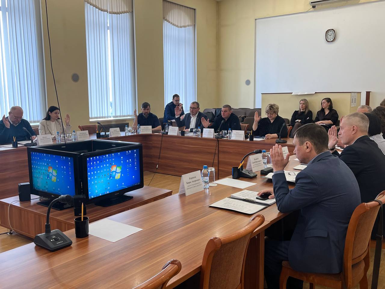 Сорок вторая очередная сессия Емельяновского районного Совета депутатов.