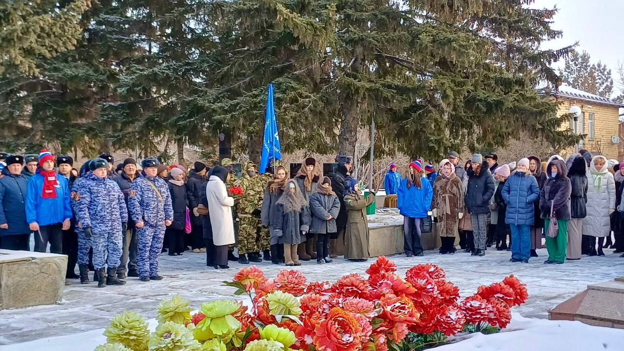 В Емельяновском районе почтили память героев, чьи имена связаны с освобождением Ленинграда от фашисткой блокады..